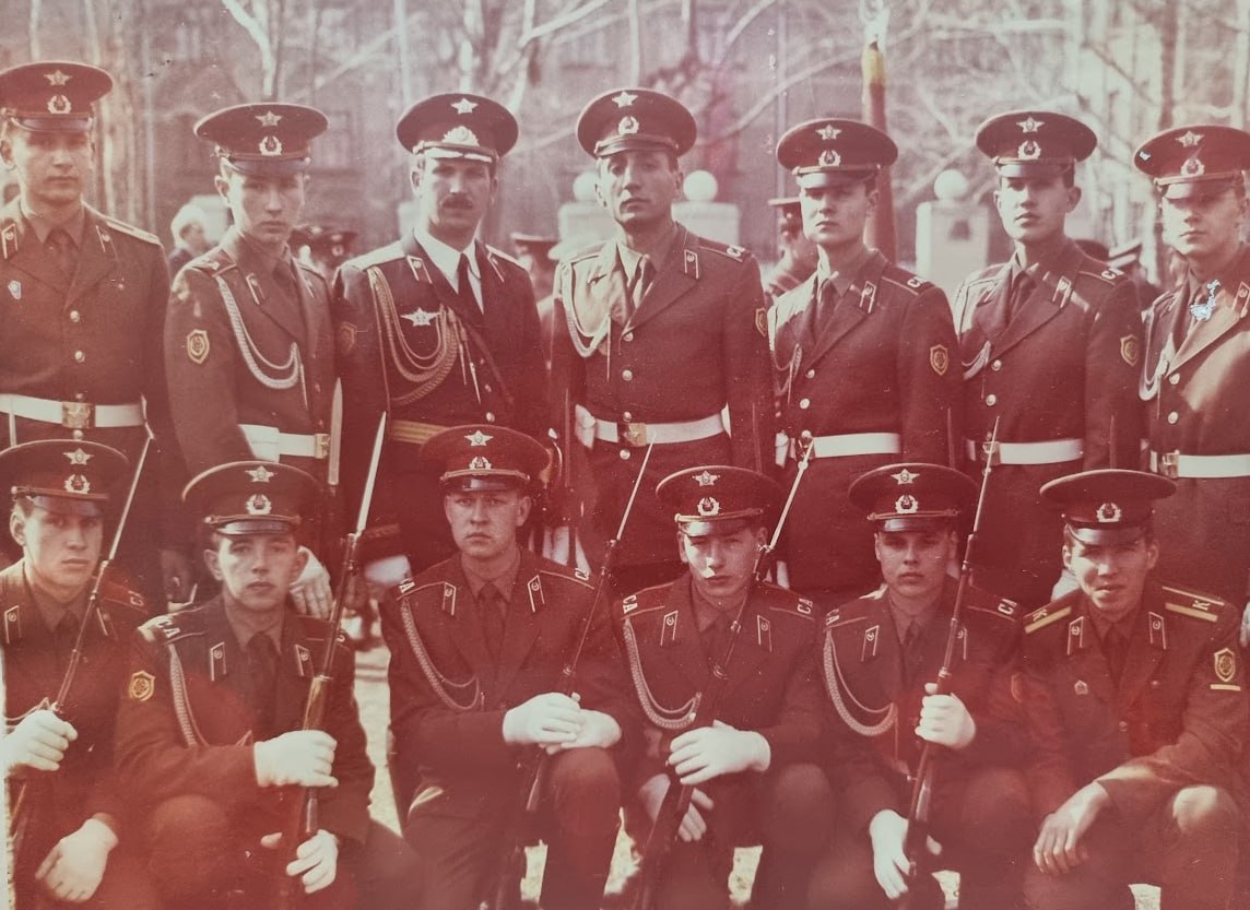 В одной из прошлых жизней ровно 40 лет назад кое-кто из авторов этого канала участвовал в параде на Красной площади.