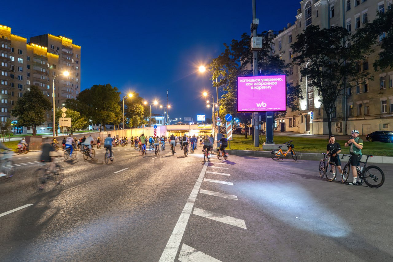 В субботу во время ночного московского велофестиваля в Москве Russ придумал отличную штуку.