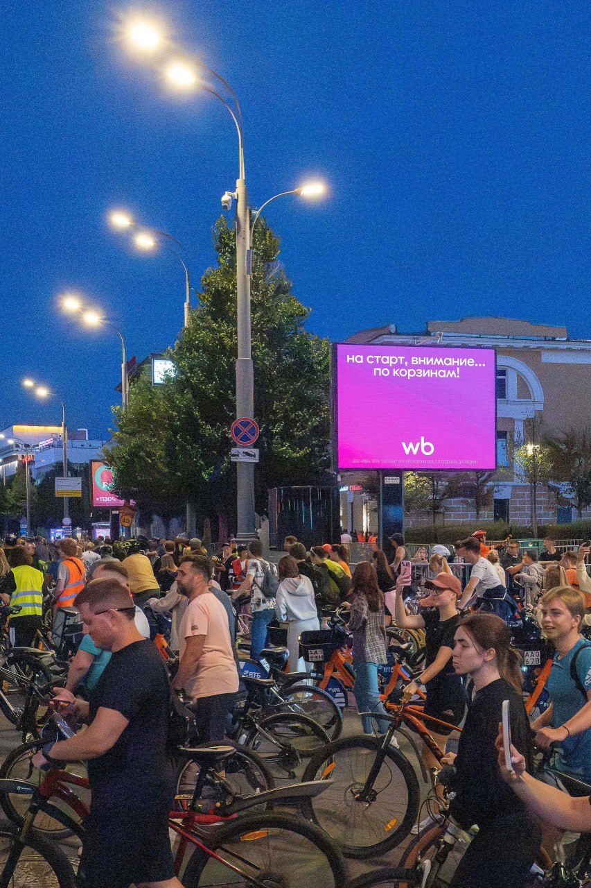 В субботу во время ночного московского велофестиваля в Москве Russ придумал отличную штуку.