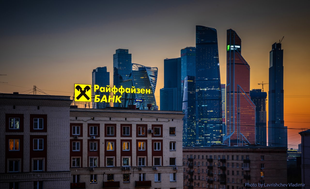 Этот человек и без нас широко известен.